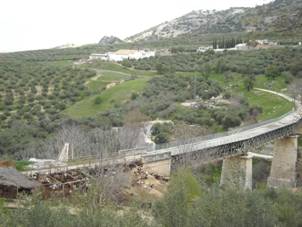 1872 Zuheros Vía verde sobre antiguo viaducto de ferrocarril.JPG